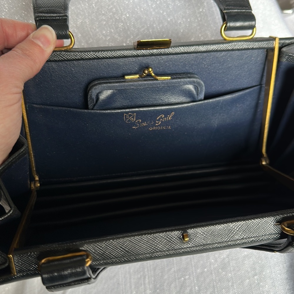 Vintage Susan Gail 1950,s accordion style with change purse